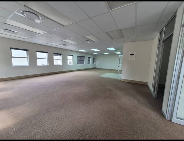 240M² OFFICE TO LET IN PAARDEPLAATS AH